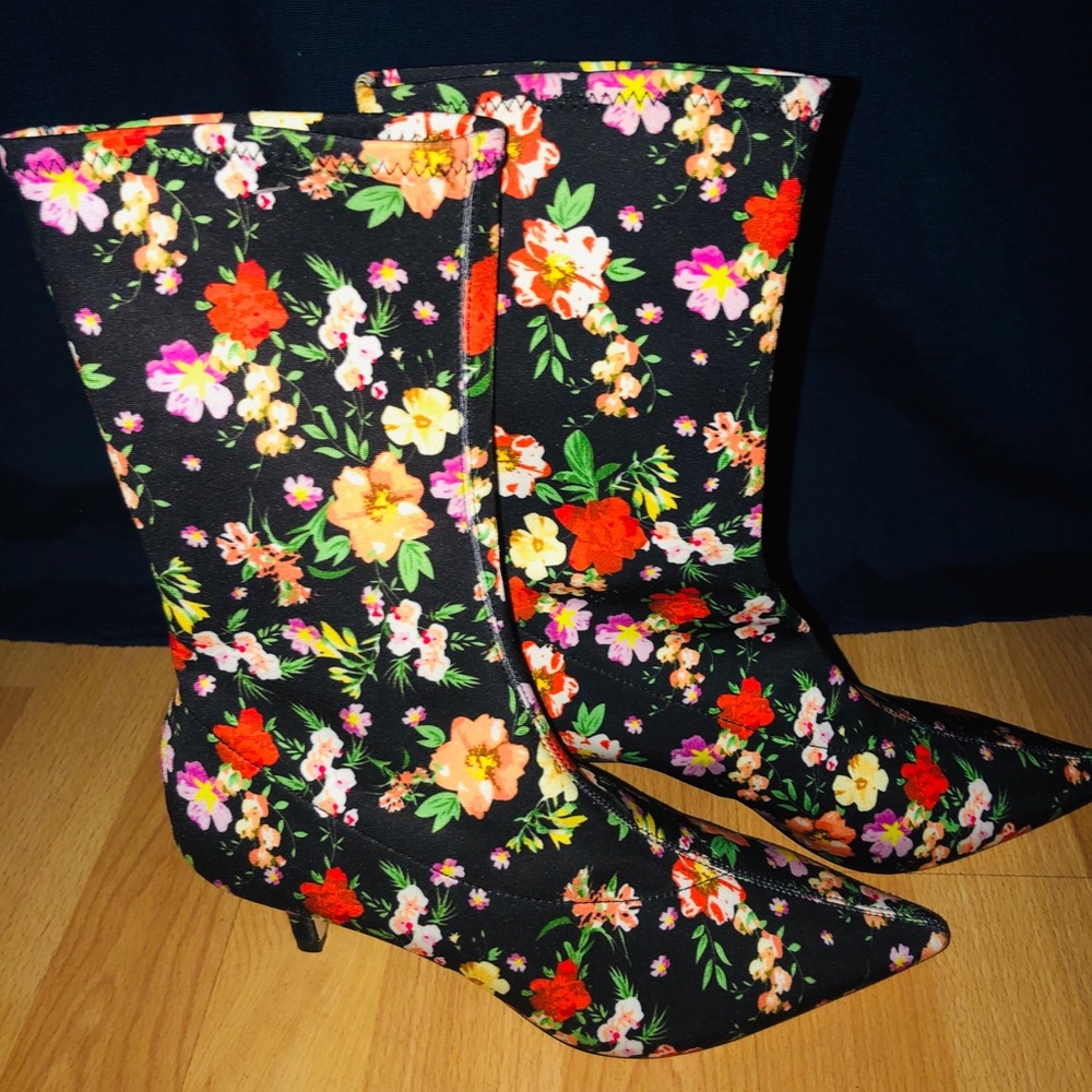 NWOT STEVE MADDEN Satin multi-colored boots